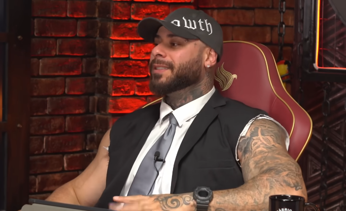Leo Stronda falando sobre sua trajetória
